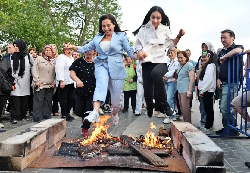 Hıdırellez ateşi Beykoz Sahili'nde yandı 1 hdrlll06052 BA9tq8fQ0X