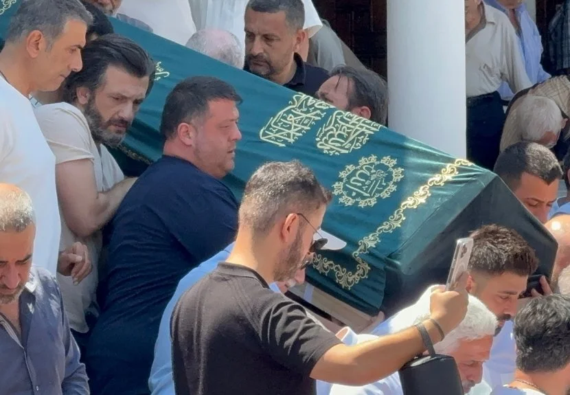 Beykoz tiyatro sanatçısını gözyaşlarıyla toprağa verdi 3 mehmetali18072 hzNMomM346