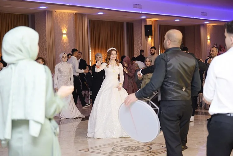 Bursa İnegöl’den Gür Ailesine hukukçu gelin 13 sinem kadir habe 4sXN9POGDB