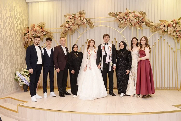 Bursa İnegöl’den Gür Ailesine hukukçu gelin 18 sinem kadir habe VF1NXABkw8