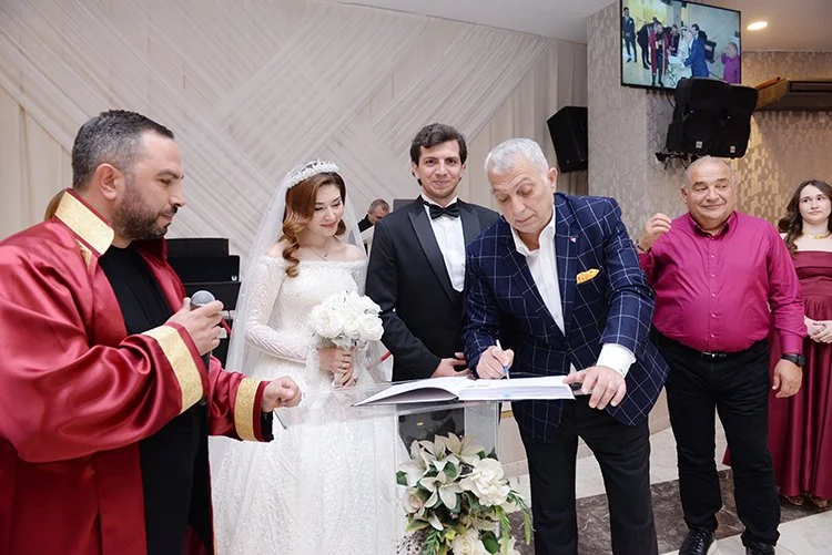 Bursa İnegöl’den Gür Ailesine hukukçu gelin 5 sinem kadir habe u0Msp8zsLw