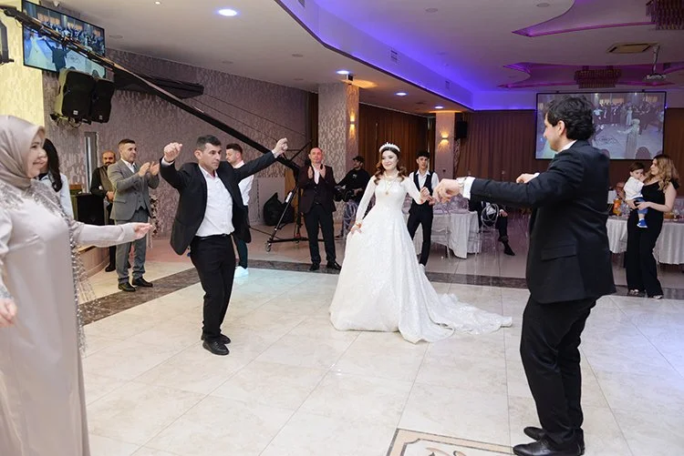 Bursa İnegöl’den Gür Ailesine hukukçu gelin 12 sinem kadir haber