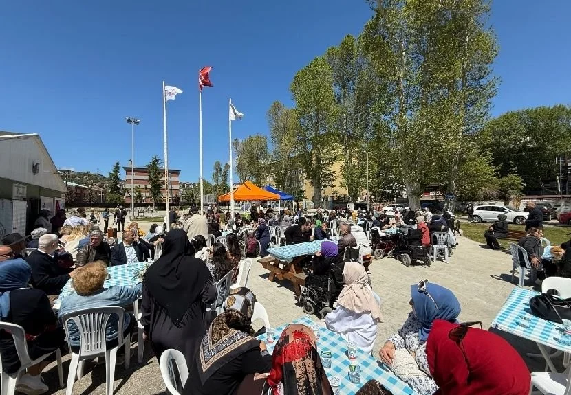 TOFD Beykoz'dan pilavlı engelliler günü 3 tofd1405 Glrzce2n k